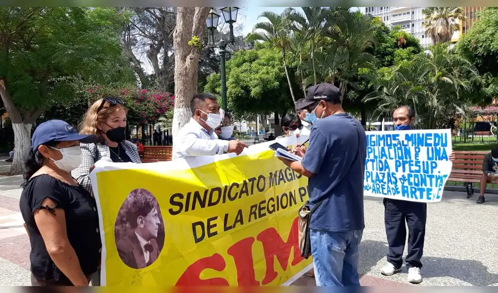 Manifestantes indicaron que se viene debatiendo una huelga indefinida. Foto: Miguel Puescas Manifestantes indicaron que se viene debatiendo una huelga indefinida. Foto: Miguel Puescas