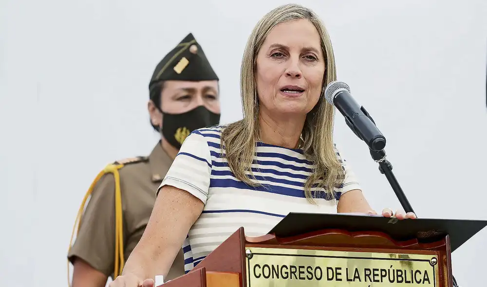 Afortunada. Presidenta del Congreso, Maricarmen Alva, vio fútbol desde lugar privilegiado. Foto: difusión Afortunada. Presidenta del Congreso, Maricarmen Alva, vio fútbol desde lugar privilegiado. Foto: difusión