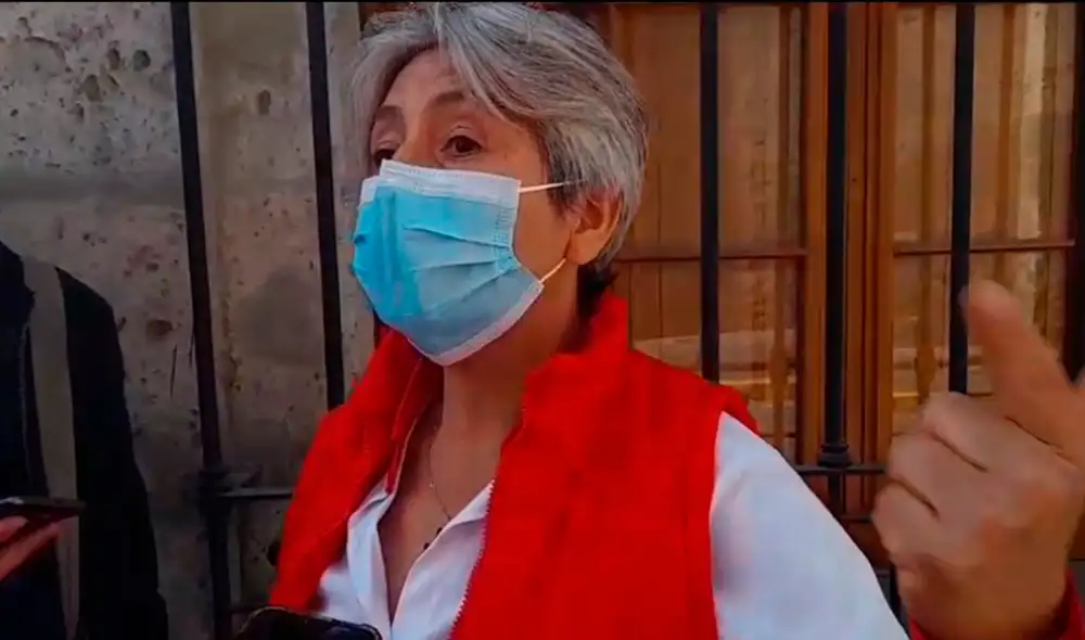 Congresista de la república dijo que no gasta ni un sol de lo que percibe en el Parlamento. Foto: Captura radio Contacto Sur Congresista de la república dijo que no gasta ni un sol de lo que percibe en el Parlamento. Foto: Captura radio Contacto Sur