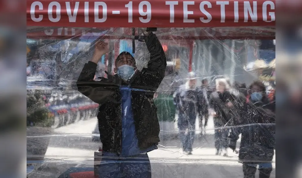 Autoridades sanitarias informaron que se han registrado 200 casos de COVID-19 por cada 100.000 personas en los 5 condados de la ciudad de Nueva York. Foto: AFP