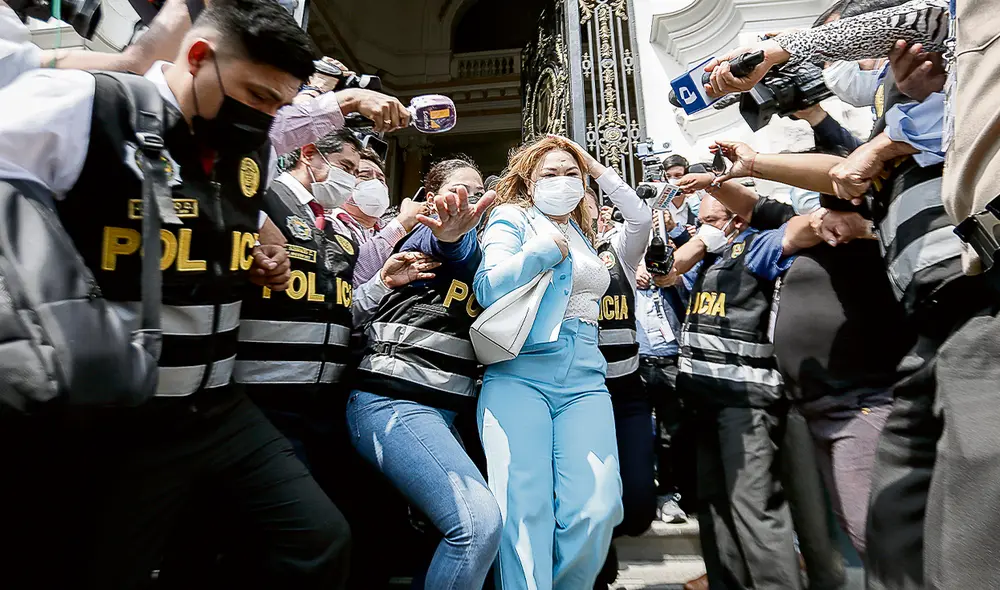 Política. Hasta ahora, la colaboración eficaz de Karelim López tiene utilidad en la política. Foto: Antonio Melgarejo/ La República