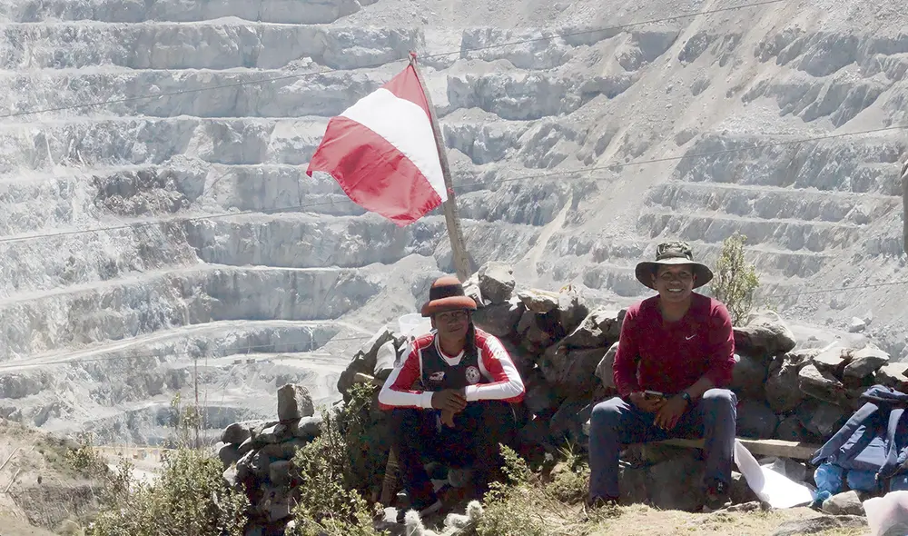 Firmes. Los comuneros, a pesar de haber sido desalojados de la propiedad minera, persisten en el intento de ocupar nuevamente el predio. Foto: difusión