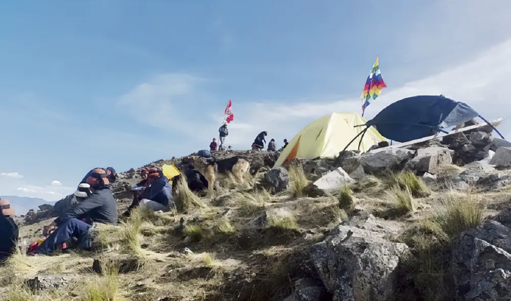 Provisión. Con el pendón nacional, la wiphala y en carpas se mantuvieron por dos semanas. Foto: difusión Provisión. Con el pendón nacional, la wiphala y en carpas se mantuvieron por dos semanas. Foto: difusión
