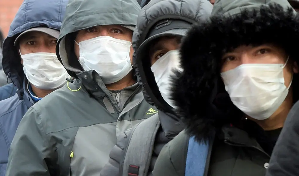 Psicólogos sostienen que el uso de la mascarilla ha generado en algunas personas una angustia por mostrar sus rostros completos, sea por temor a ser juzgados o a mostrar defectos autopercibidos. Foto: Olga Maltseva / AFP