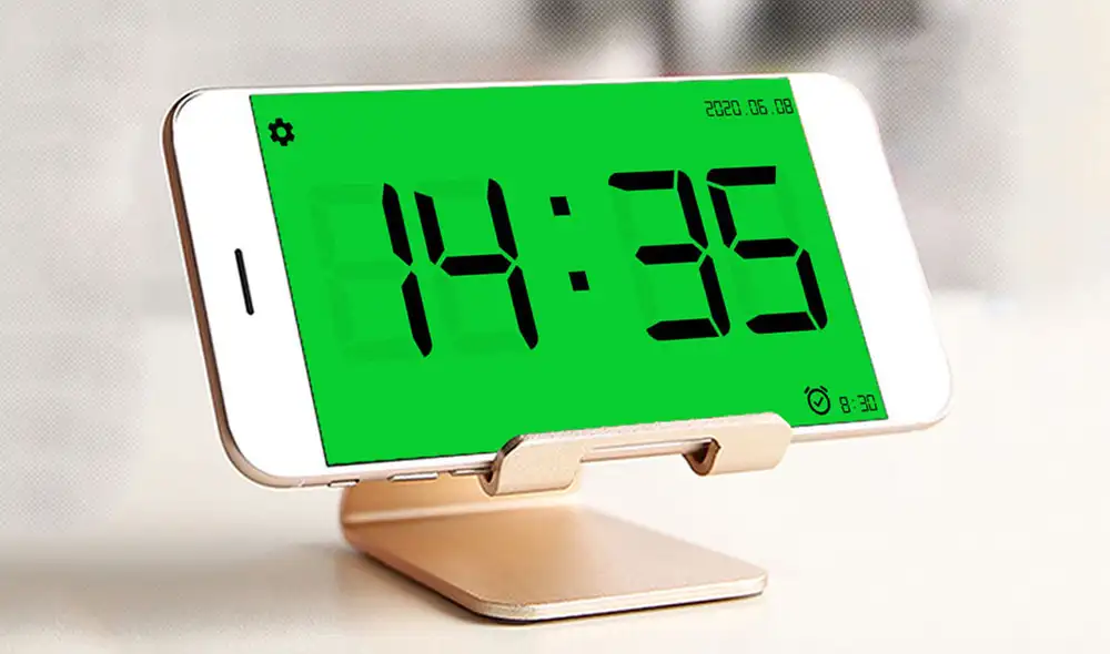 En Play Store existen varias apps que vuelven tu smartphone en un reloj despertador. Foto: Xataka