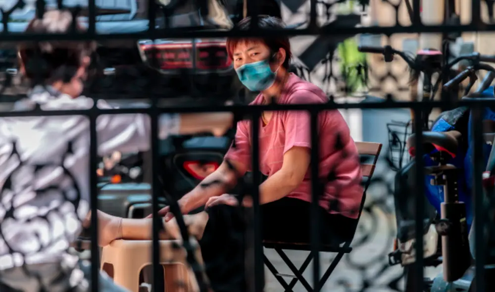 Shanghái atraviesa un estricto confinamiento por el rebrote de la variante ómicron. Foto: EFE