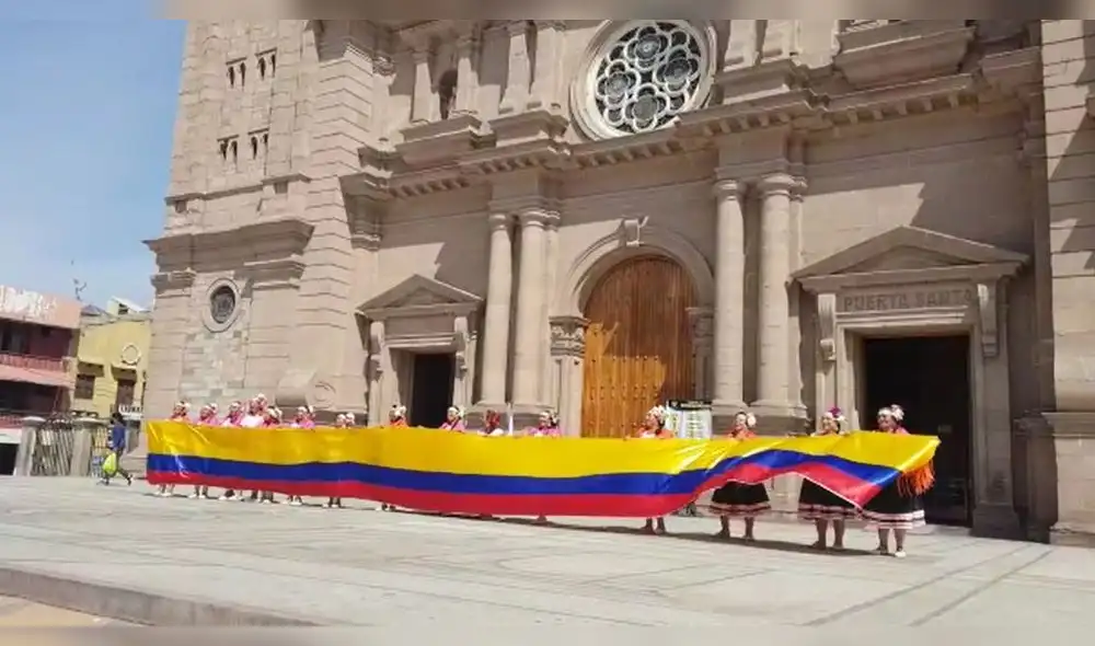 Mujeres ofrecieron presentación en Tacna. Foto: Liz Ferrer / La República Mujeres ofrecieron presentación en Tacna. Foto: Liz Ferrer / La República