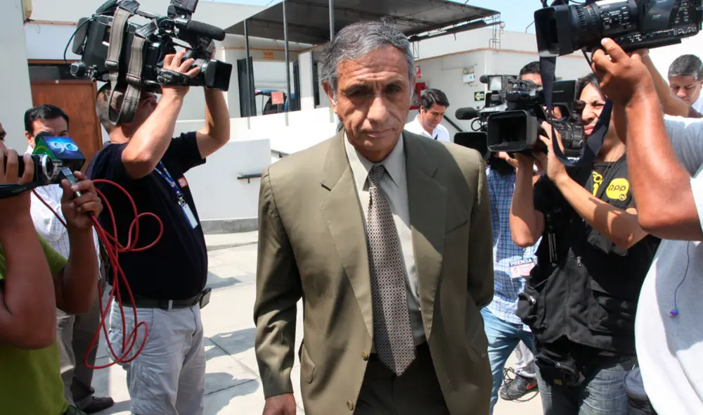 Huamán Azcurra en una diligencia en la Base Naval del Callao. Foto: La República Huamán Azcurra en una diligencia en la Base Naval del Callao. Foto: La República