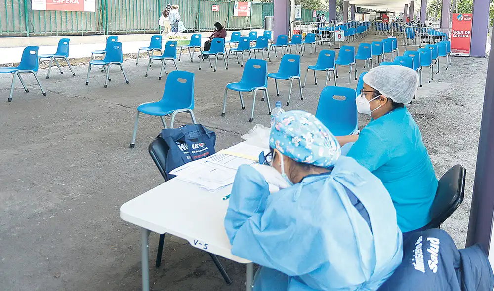 No hay demanda. Según las cifras del Minsa, la desaceleración en el proceso de vacunación se inició a fines de enero y se acentuó en febrero, marzo y abril. Foto: Carlos Contreras/La República No hay demanda. Según las cifras del Minsa, la desaceleración en el proceso de vacunación se inició a fines de enero y se acentuó en febrero, marzo y abril. Foto: Carlos Contreras/La República