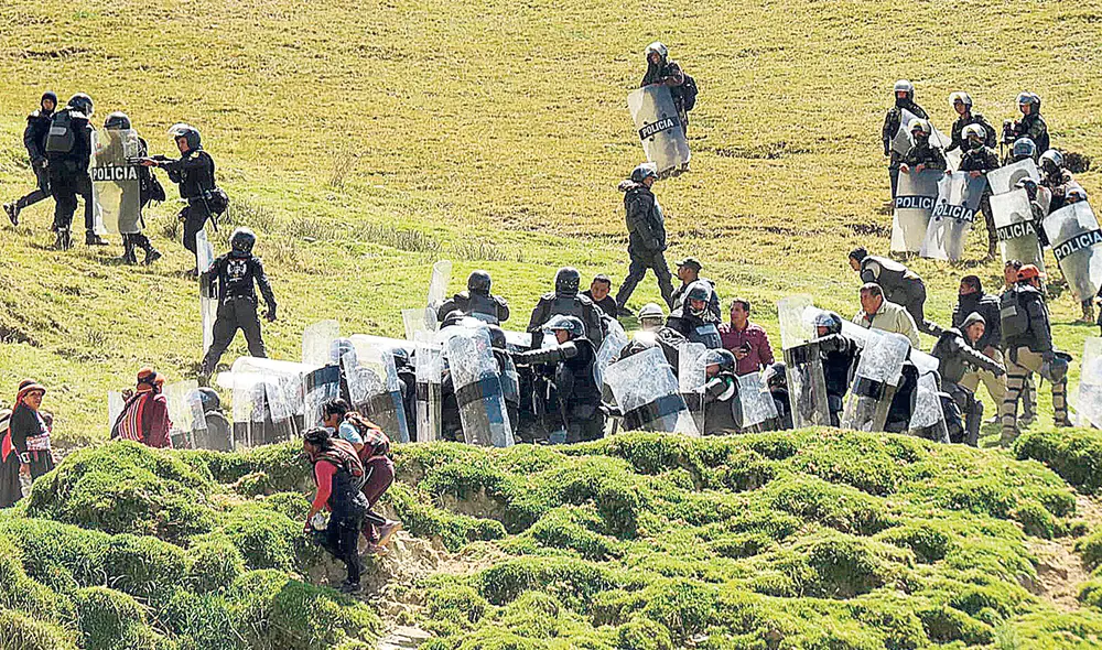 Protesta. Tanto en Lima como en otras ciudades del país, trabajadores mineros de Las Bambas se manifestaron en las calles. Foto: Raúl Cabrera/La República