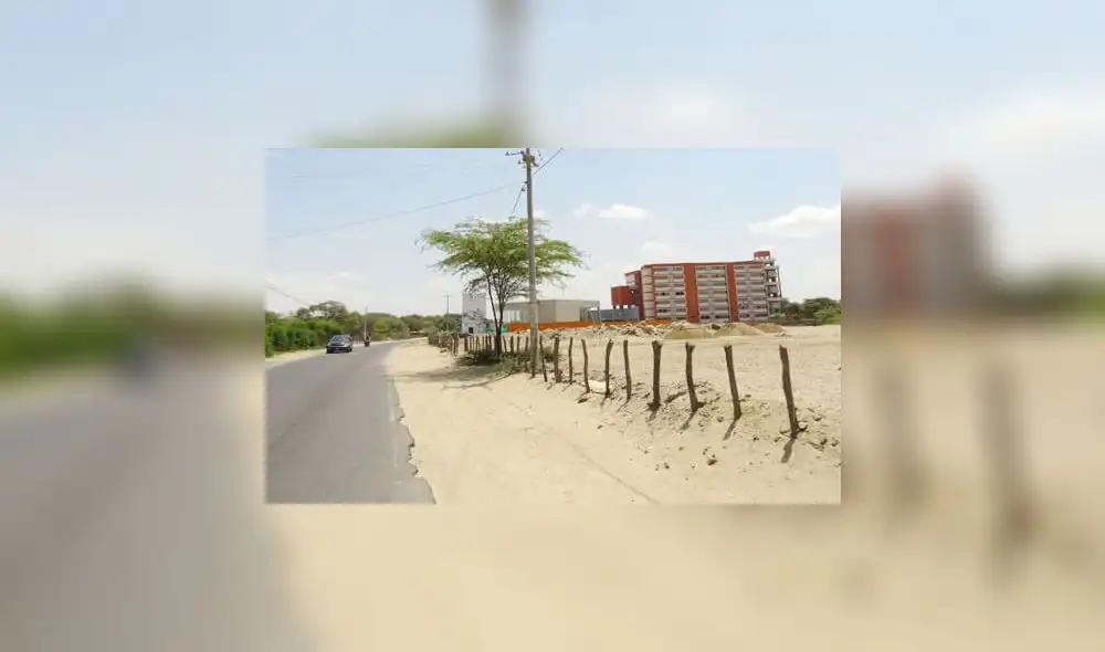 Los asistentes de las discotecas deben transitar por esta peligrosa vía. Foto: La República Los asistentes de las discotecas deben transitar por esta peligrosa vía. Foto: La República