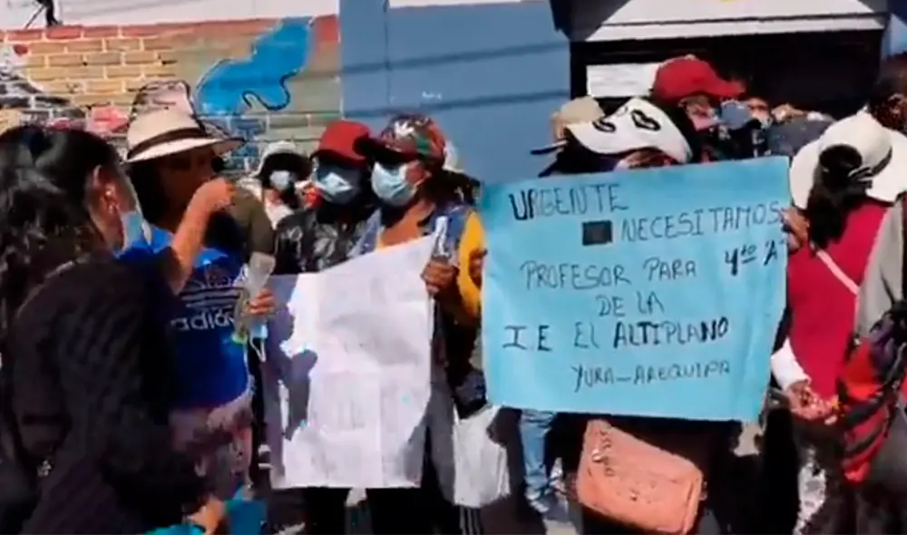 Arequipa: padres de familia protestan por falta de docente para ...