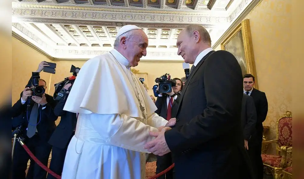 Encuentro entre el presidente de Rusia y el Papa Francisco. Foto: AFP