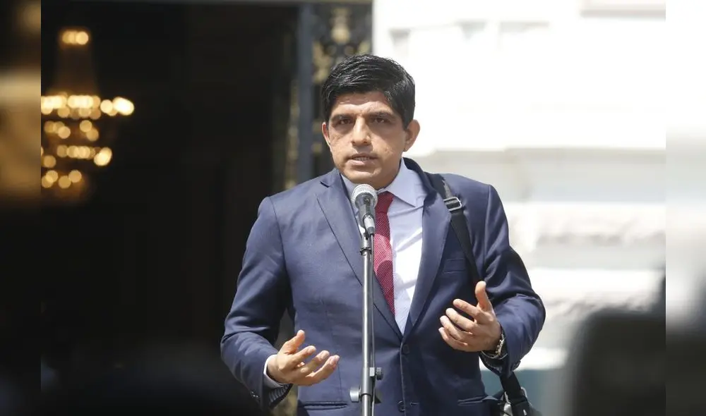 "No puedo permitir que 18 años de trabajo en la administración pública se vengan abajo por una declaración de conjeturas, de chismes" dijo Juan Carrasco. Foto: Carlos Félix / La República