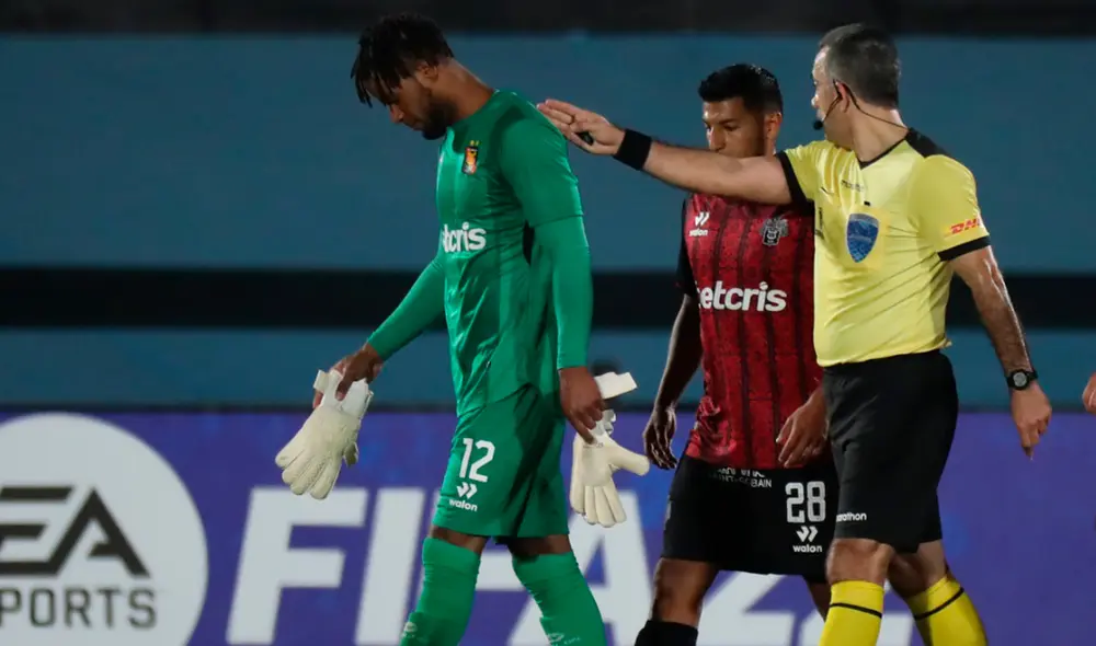 Carlos Cáceda es el portero titular de FBC Melgar. Foto: EFE