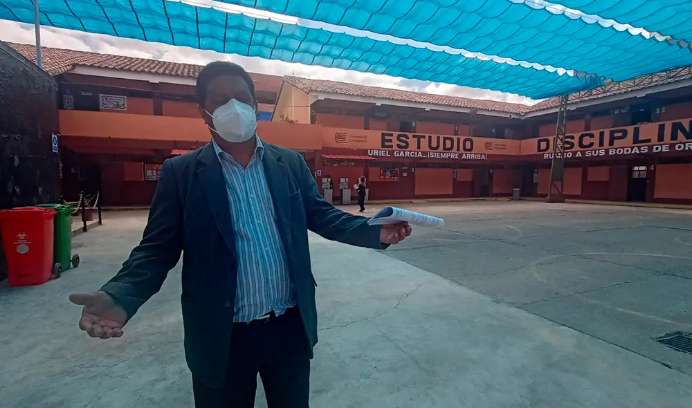 El director Edwin Zafra afirmó que su institución sí estaba cobrando S/ 18 por curso desaprobado, pero solo del año 2019 o fechas anteriores. Foto: URPI/Alexander Flores