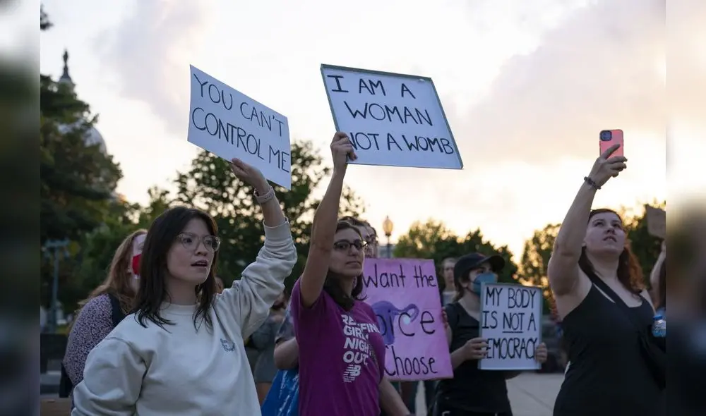 "No pueden controlarme" y "Soy una mujer, no solo un útero" son las consignas que se leen en los carteles de las marchas a favor de que se garantice el acceso de las mujeres a un aborto seguro en EE. UU. Foto: AFP "No pueden controlarme" y "Soy una mujer, no solo un útero" son las consignas que se leen en los carteles de las marchas a favor de que se garantice el acceso de las mujeres a un aborto seguro en EE. UU. Foto: AFP