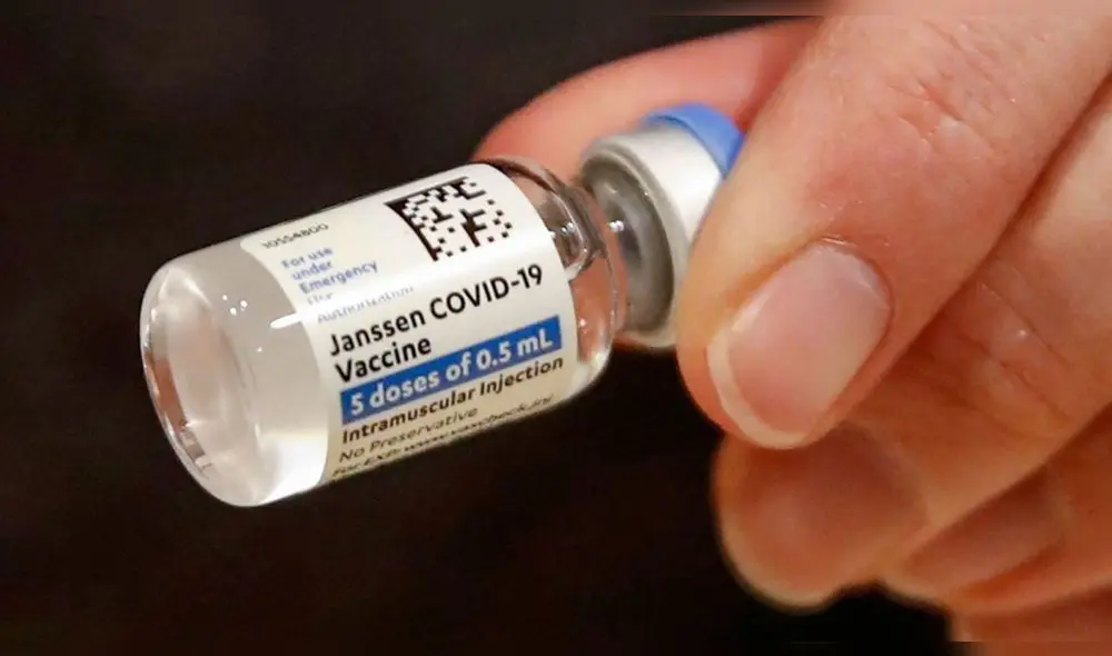 La FDA informó sobre el desarollo de estas anomalías y decidió restringir el permiso de las vacunas. Foto: AFP