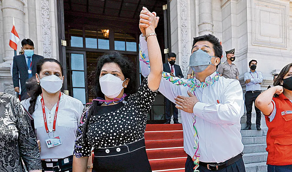 Caso. Pareja presidencial habría engañado al Estado con tesis. Foto: Sepres Caso. Pareja presidencial habría engañado al Estado con tesis. Foto: Sepres