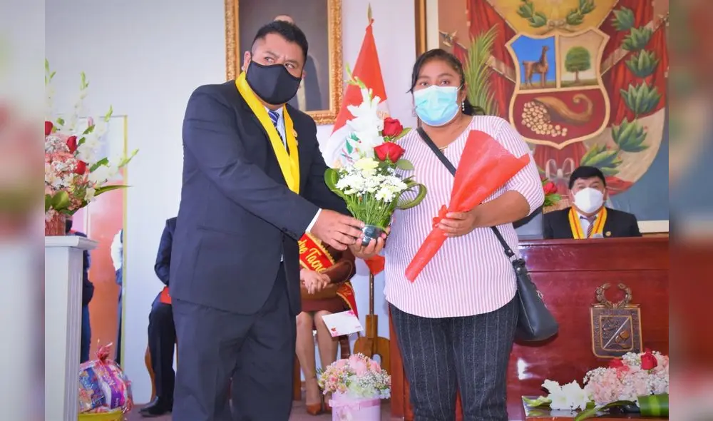 Tacna. Susana Cauna recibió reconocimiento tras su lucha por ubicar a su hija. Foto: La República Tacna. Susana Cauna recibió reconocimiento tras su lucha por ubicar a su hija. Foto: La República