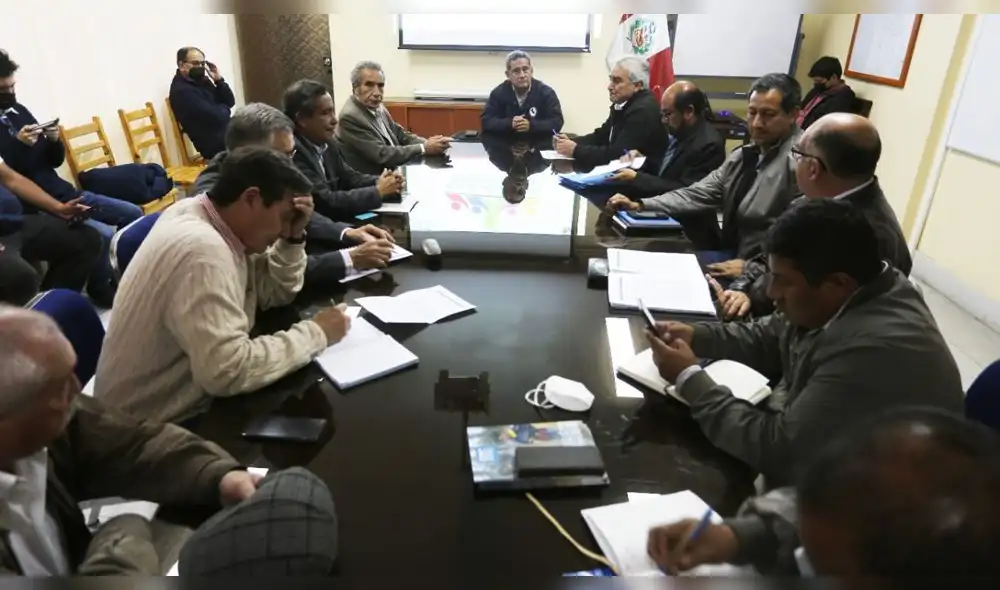 Reunión de autoridades del Gobierno Regional y la Universidad Nacional de Cajamarca. Foto: GRC. Reunión de autoridades del Gobierno Regional y la Universidad Nacional de Cajamarca. Foto: GRC.