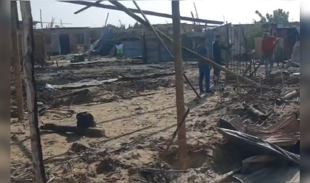 Material precario de las viviendas propició que el fuego se extienda rápidamente. Foto: Captura de vídeo Chilalo Noticias Material precario de las viviendas propició que el fuego se extienda rápidamente. Foto: Captura de vídeo Chilalo Noticias