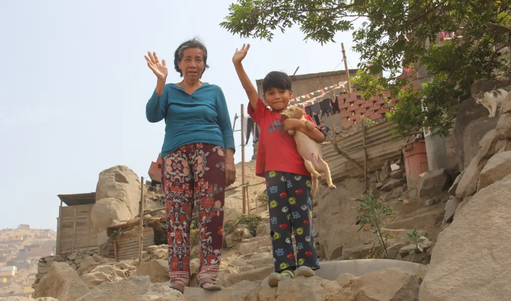 Familia vive en un modesto predio de la Asociación Jesús de Nazaret, en el sector Cantoral, en SJL. Foto: Midis Familia vive en un modesto predio de la Asociación Jesús de Nazaret, en el sector Cantoral, en SJL. Foto: Midis