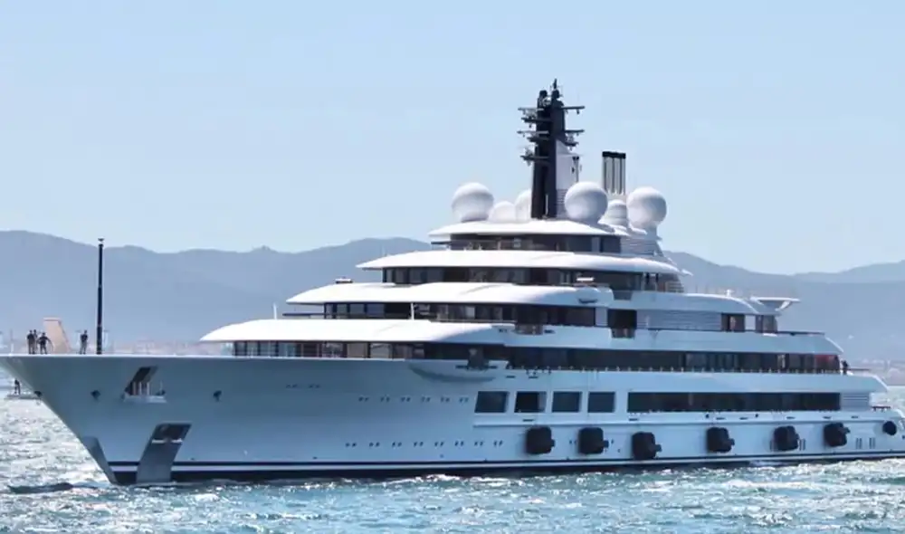 El yate "Scheherazade" cuenta con piscina, gimnasio y dos helipuertos, incluso un hangar. Foto: SUPERYACHT FAN El yate "Scheherazade" cuenta con piscina, gimnasio y dos helipuertos, incluso un hangar. Foto: SUPERYACHT FAN