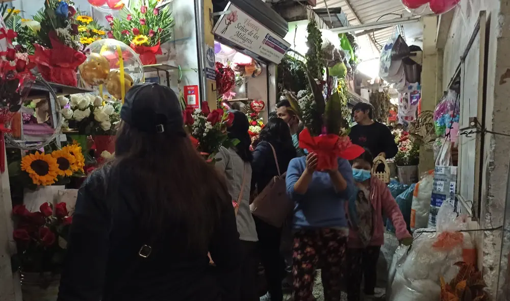 El precio mínimo de un arreglo floral oscila entre 25 y 30 soles y el máximo llega a 150 soles. Foto: Rosa Quincho