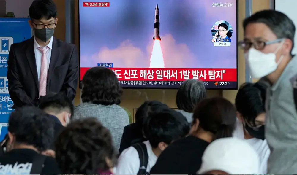 Durante un desfile militar, el líder de Corea del Norte, Kim Jong, prometió desarrollar sus fuerzas nucleares "lo más rápido posible". Foto: AP Durante un desfile militar, el líder de Corea del Norte, Kim Jong, prometió desarrollar sus fuerzas nucleares "lo más rápido posible". Foto: AP