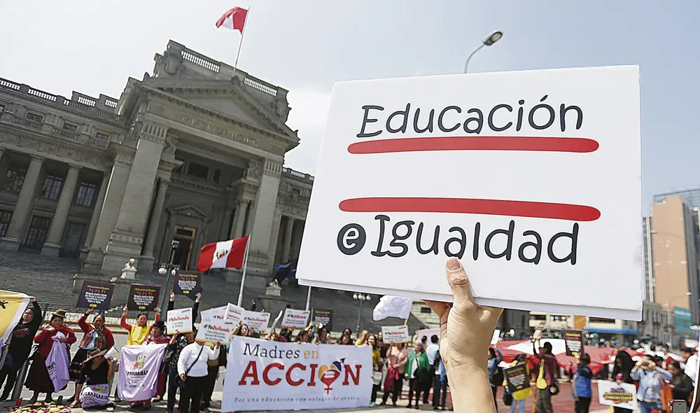 Protestas. Crecen las muestras de rechazo al intento de restar competencias al Minedu. Foto: difusión Protestas. Crecen las muestras de rechazo al intento de restar competencias al Minedu. Foto: difusión
