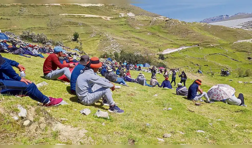 Persisten. Comunidades continúan en su medida de fuerza hace más de dos semanas. Acusan a MMG de incumplir.
