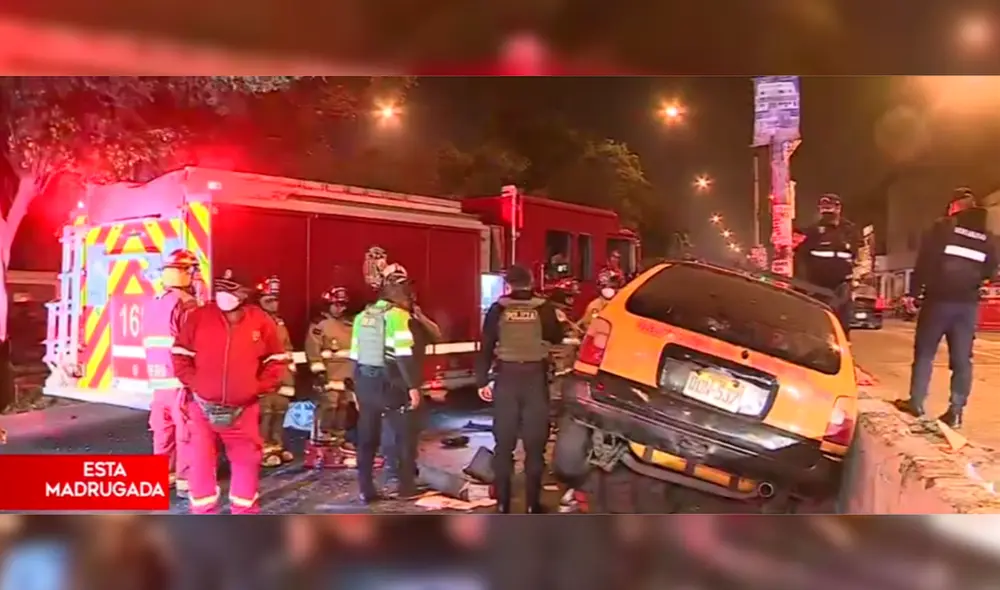 Lejos de asumir su responsabilidad o prestarle ayuda al hombre atropellado, el chofer tomó la decisión de abandonar su vehículo y darse a la fuga. Foto: captura/América TV Lejos de asumir su responsabilidad o prestarle ayuda al hombre atropellado, el chofer tomó la decisión de abandonar su vehículo y darse a la fuga. Foto: captura/América TV