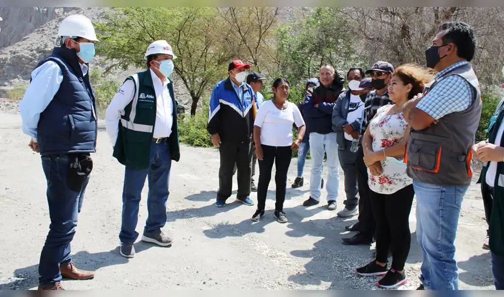 Reunión entre reprsentantes del ANA y juntas de usuarios para distribución del agua del río Santa. Foto: ANA.