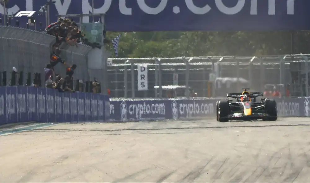 Así fue la llegada de Verstappen a la meta. Foto: F1.