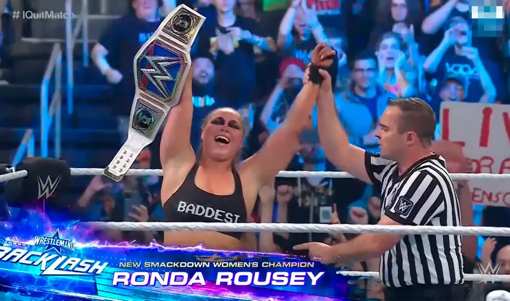 Ronda Rousey vence a Charlotte en WrestleMania Backlash y es la nueva campeona de SmackDown. Foto: captura de Fox Sports