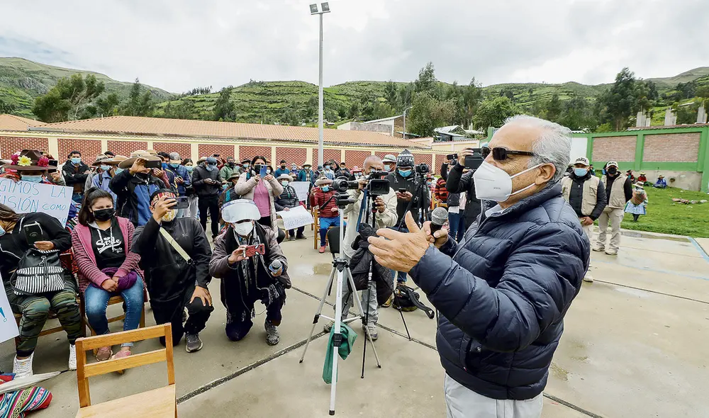 Reunión. Primer ministro Aníbal Torres llega a Apurímac tarde. El conflicto estalló allí desde hace un mes. Foto: PCM