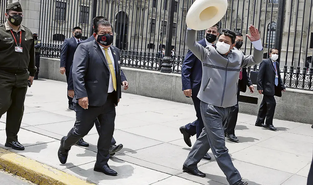 Presuntos cómplices. El prófugo Bruno Pacheco estaría detrás de la presunta tesis fraudulenta del presidente Pedro Castillo.