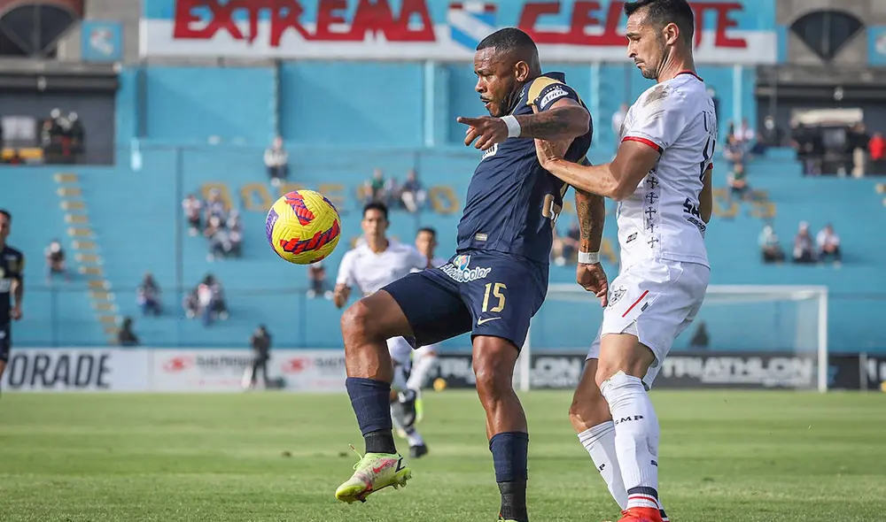 San Martín ha llevado más peligro al área blanquiazul. Foto EFE San Martín ha llevado más peligro al área blanquiazul. Foto EFE