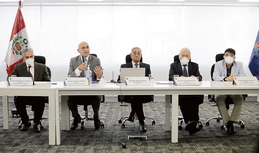 Preocupados. El titular de Sunedu, Oswaldo Zegarra, lamentó la decisión del PJ, cuando este caso requiere premura. La reforma está en peligro. Foto: Gerardo Marín / La República