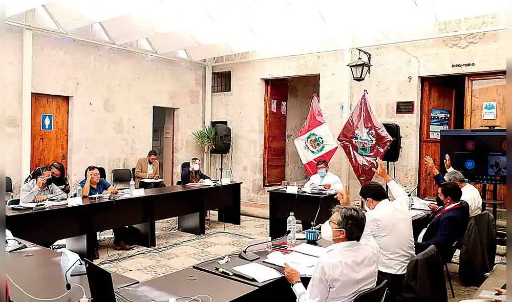 Visto bueno. Consejeros aprobaron por mayoría financiar 25 proyectos que tienen más de una observación. Foto: La República