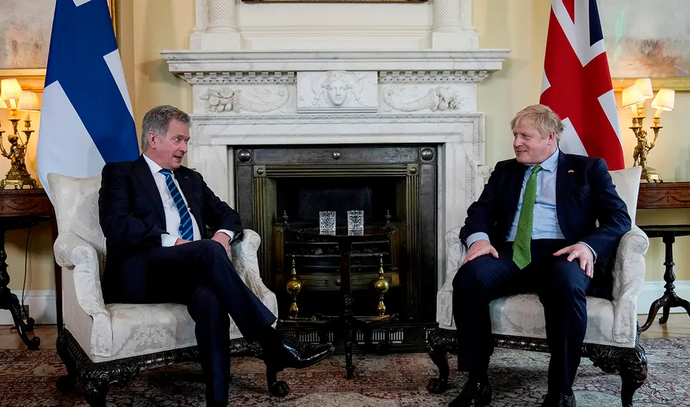 El presidente de Finlandia, Sauli Niinisto, y el primer ministro de Gran Bretaña, Boris Johnson. Foto: AFP El presidente de Finlandia, Sauli Niinisto, y el primer ministro de Gran Bretaña, Boris Johnson. Foto: AFP