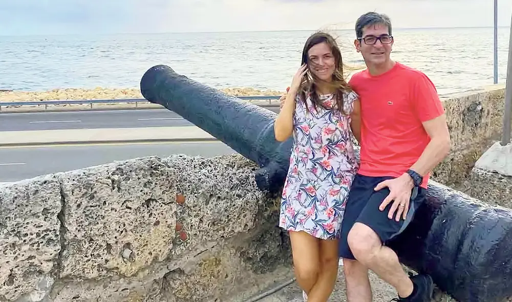 Luna de hiel. Una de las últimas fotografías del fiscal con la periodista Claudia Aguilera. Foto: difusión