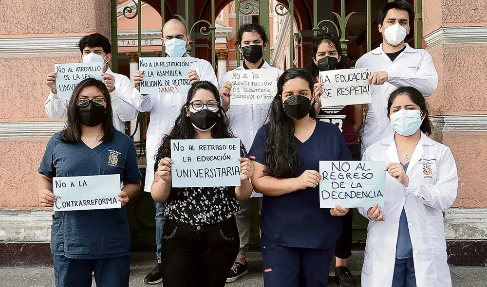 Reclamos. Estudiantes rechazan iniciativa aprobada por el Pleno del Congreso. Consideran necesario mejorar la Sunedu, pero no retroceder en lo avanzado. Foto: Gerado Marín/ La República Reclamos. Estudiantes rechazan iniciativa aprobada por el Pleno del Congreso. Consideran necesario mejorar la Sunedu, pero no retroceder en lo avanzado. Foto: Gerado Marín/ La República