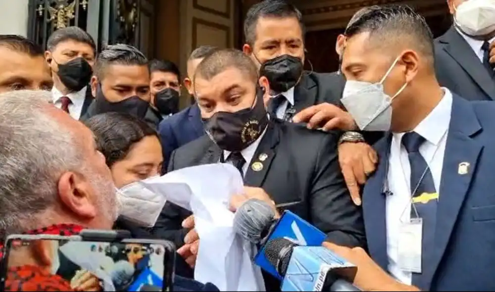 Periodistas so impedidos de ingresar al Congreso. Foto: captura de URPI Periodistas so impedidos de ingresar al Congreso. Foto: captura de URPI