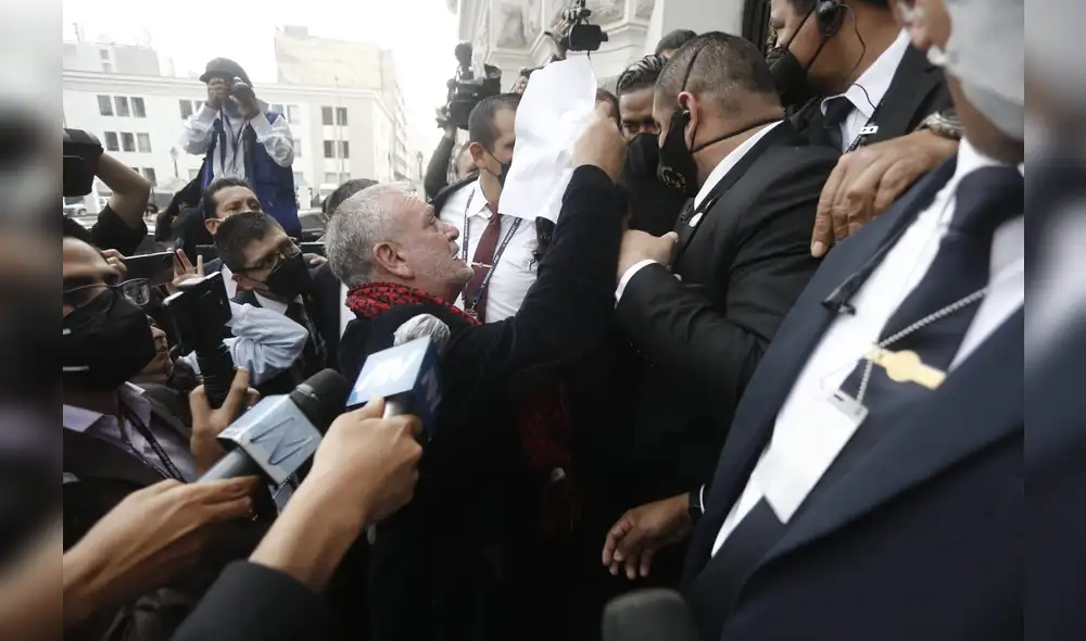 Periodistas no pueden entrar al hemiciclo para realizar cobertura del pleno del Congreso. Foto: Marco Cotrina / La República Periodistas no pueden entrar al hemiciclo para realizar cobertura del pleno del Congreso. Foto: Marco Cotrina / La República