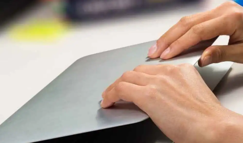 La mayoría de usuarios tenemos la mala de costumbre de no esperar que nuestra laptop se apague por completo. Foto: ComputerHoy