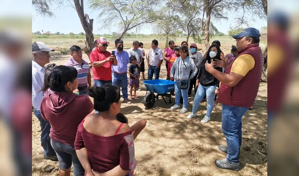 Los comuneros aprenden a producir abono orgánico. Foto: Impacto Producciones Los comuneros aprenden a producir abono orgánico. Foto: Impacto Producciones