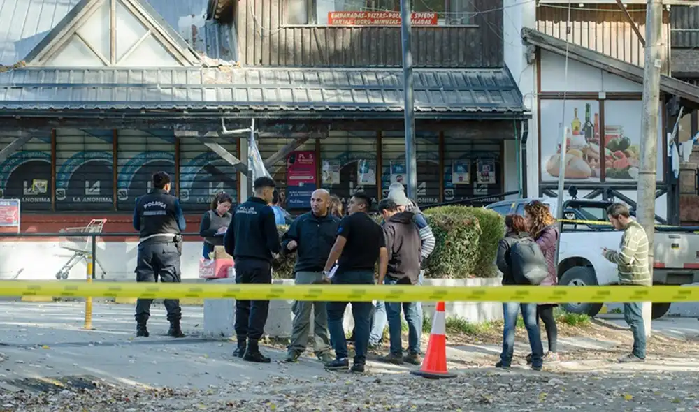 Exterior del supermercado donde Mauricio Rodolfo, de 55 años, asesinó a puñaladas a joven de 23. Foto: gobierno de Rio Negro Exterior del supermercado donde Mauricio Rodolfo, de 55 años, asesinó a puñaladas a joven de 23. Foto: gobierno de Rio Negro
