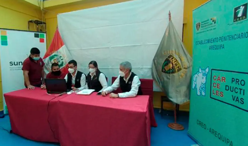 Personal de la Sunarp acudió hasta el penal de Socabaya. Foto: INPE